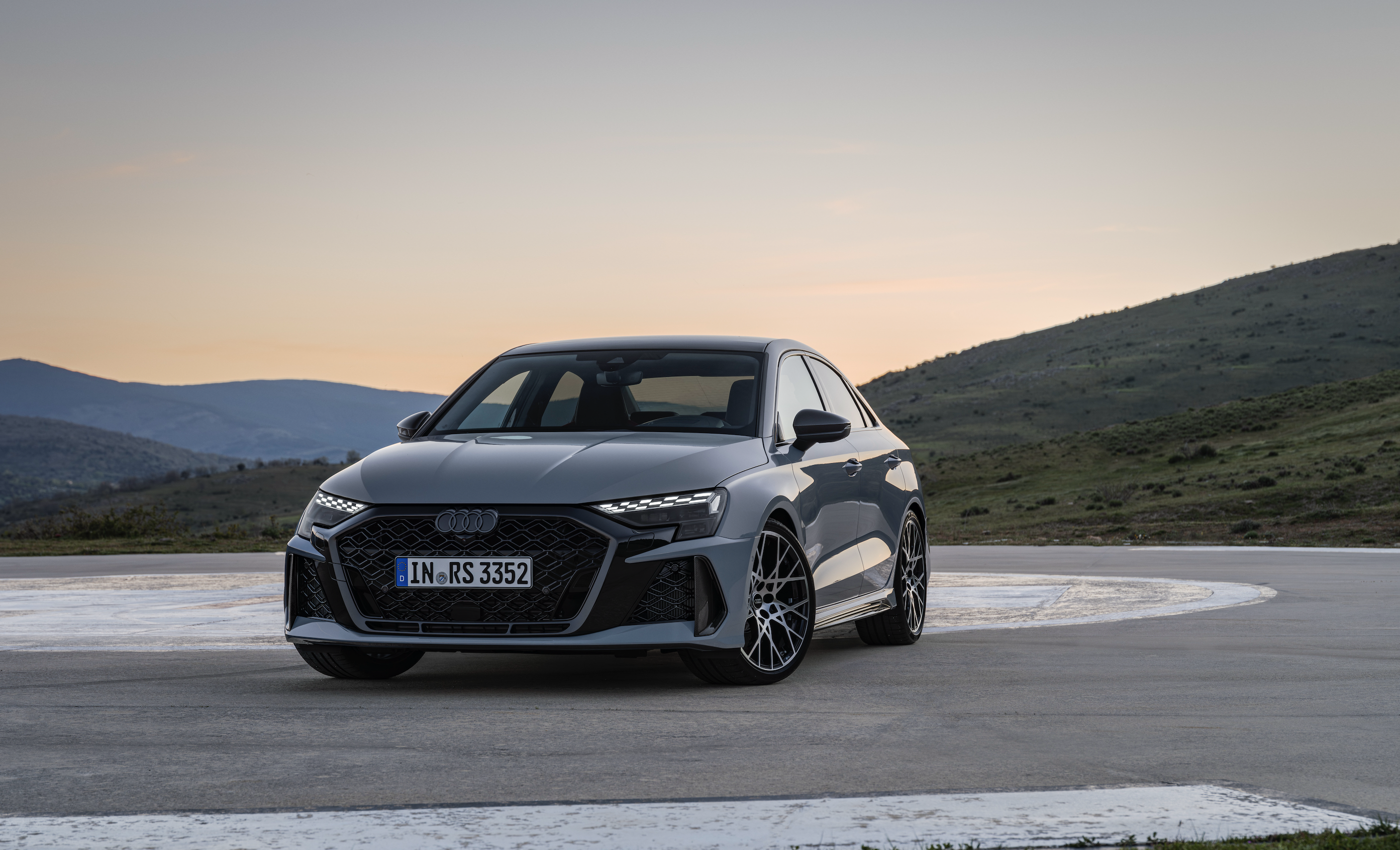 Audi RS 3 2024 | Facelift | RS3 Sportback | RS3 Limuzína | sportovní hot hatch | blog | první rezervace | nové auto | AUTOiBUY.com